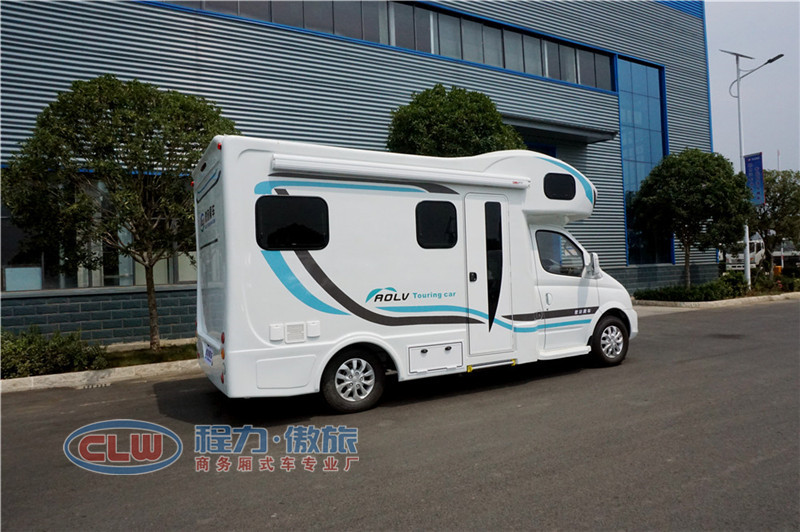 程力傲旅大通C型房車帶麻將機(jī)