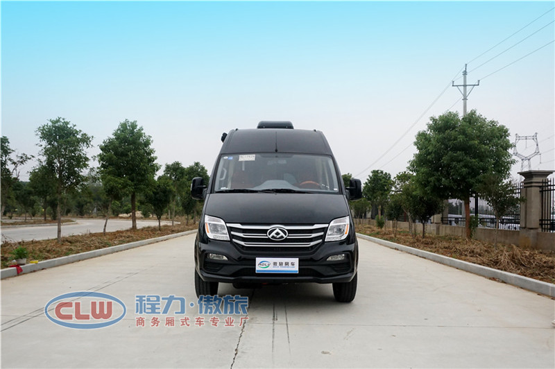 程力傲旅大通V80長軸高頂B型房車