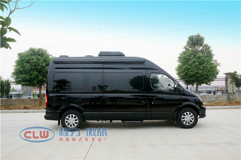 程力傲旅大通V80長軸高頂B型房車