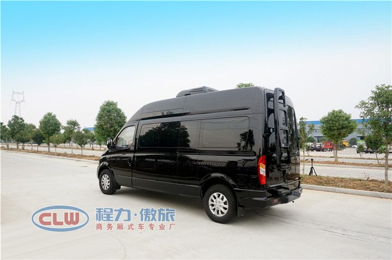 程力傲旅大通V80長軸高頂B型房車