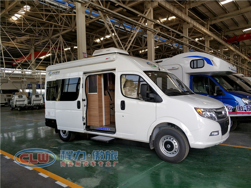 傲旅房車(chē)白色東風(fēng)御風(fēng)B型房車(chē)奔馳座椅