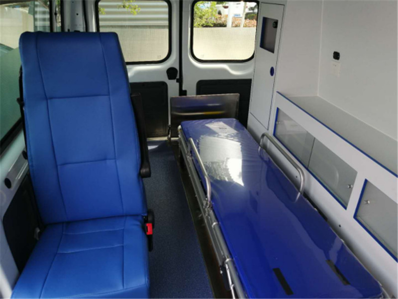 江鈴福特新世代長軸中頂負(fù)壓救護(hù)車V348（國六排放重型柴油）