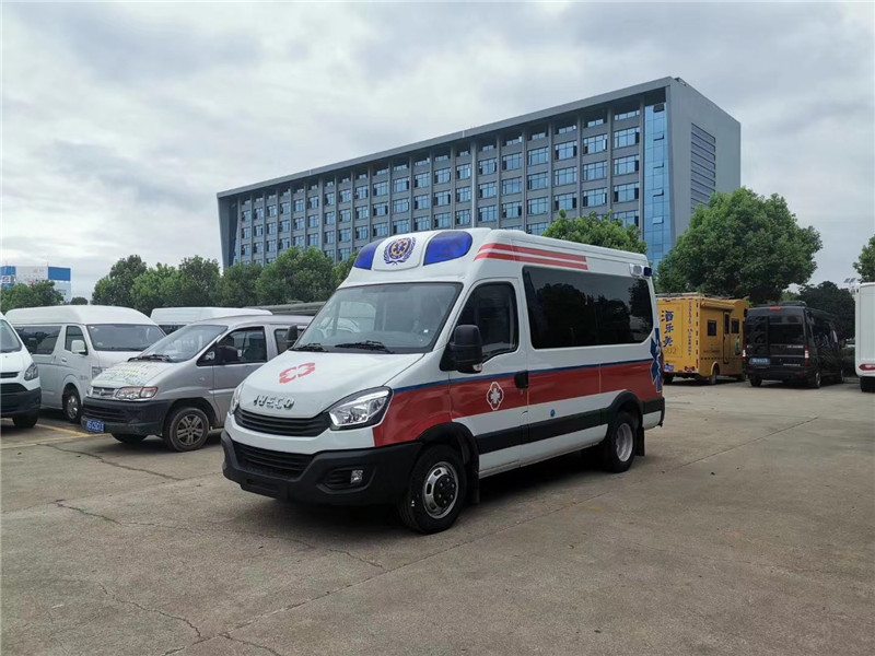 依維柯負壓救護車（3.0T進口8速自動擋后雙胎進口空氣懸掛）
