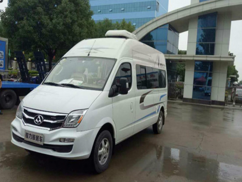 大通V80長軸高頂B型房車給你帶來與眾不同的暑期