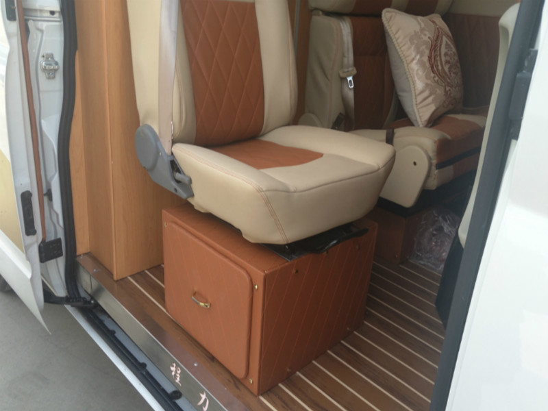 大通V80長軸高頂B型房車給你帶來與眾不同的暑期