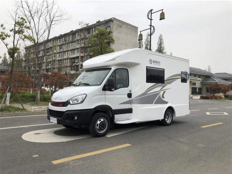 傲旅雅舒特依維柯C型房車五一讓利
