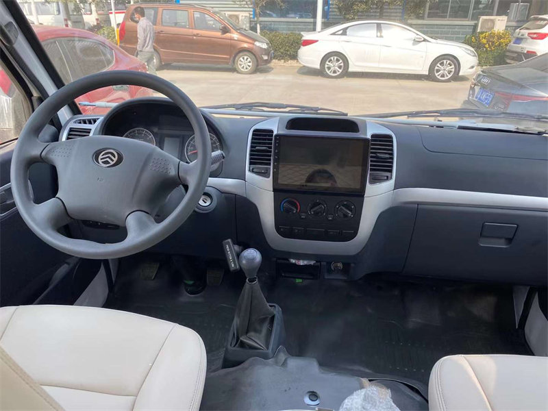 金旅海獅短軸中頂B型房車