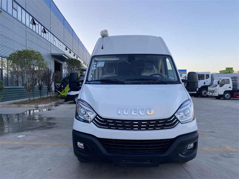 依維柯長軸高頂B型房車