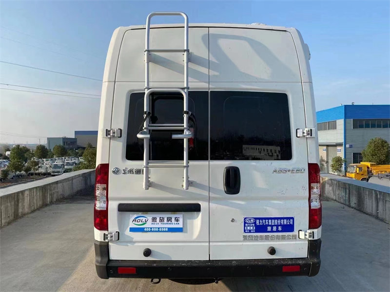 東風(fēng)御風(fēng)長(zhǎng)軸高頂B型房車