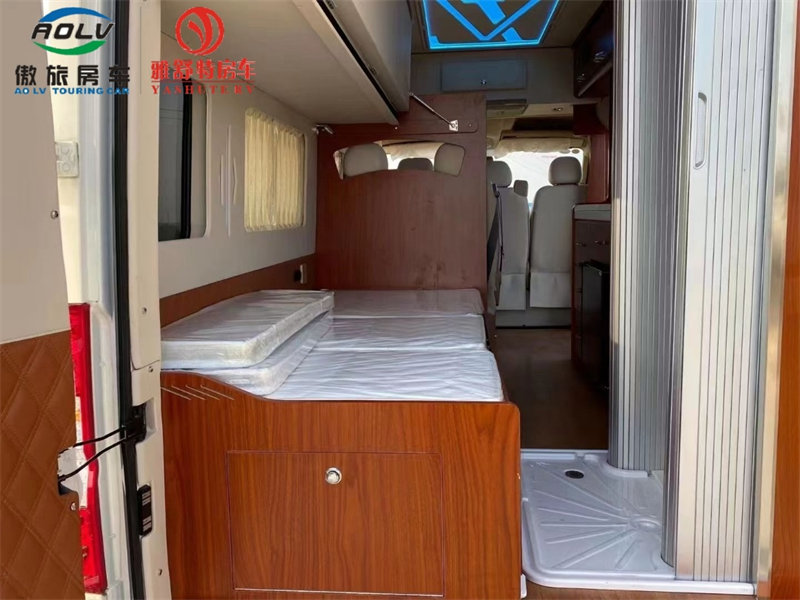東風(fēng)御風(fēng)長(zhǎng)軸高頂B型房車