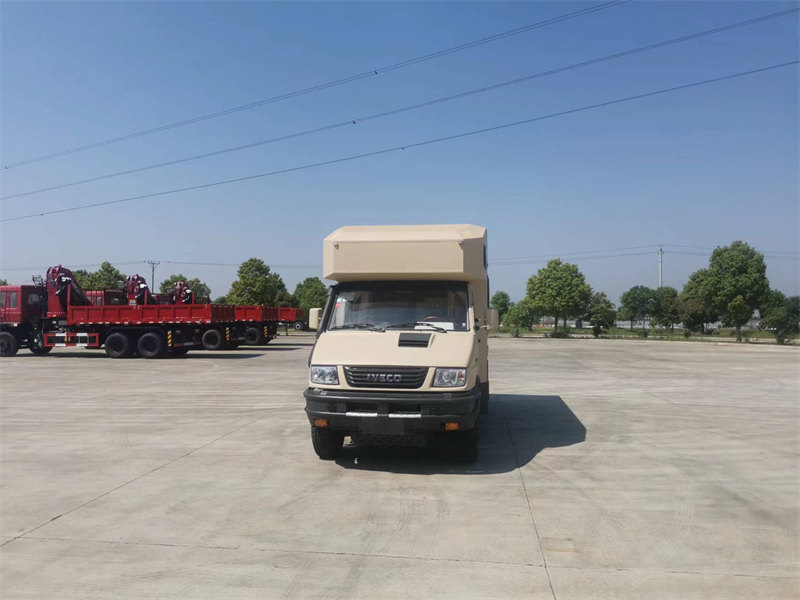 依維柯2056四驅(qū)硬派房車
