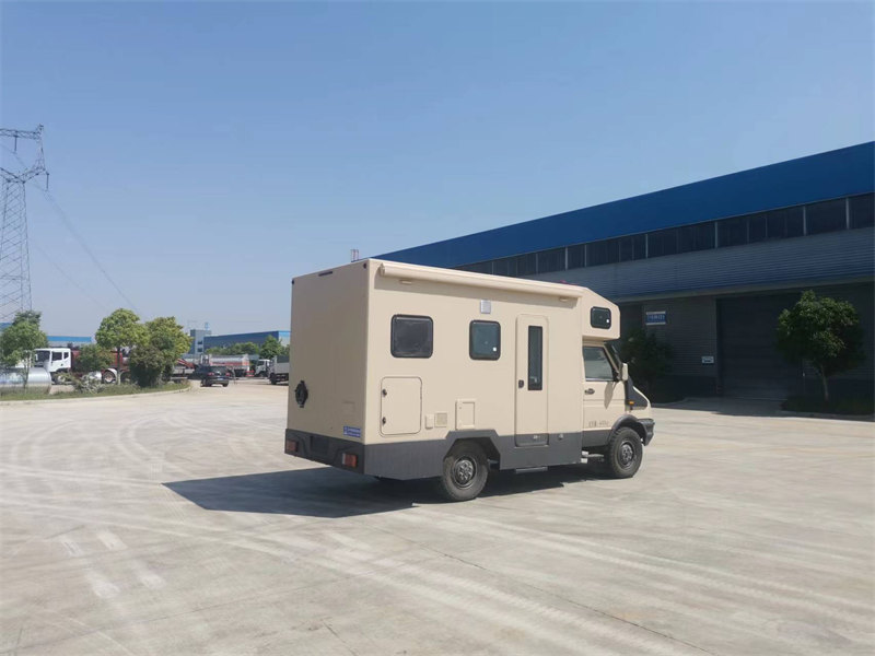 依維柯2056四驅(qū)硬派房車