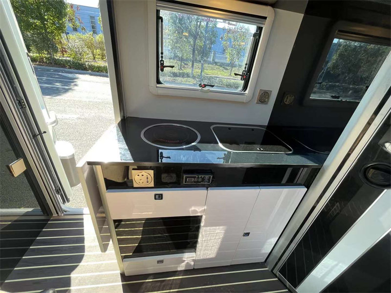 福特新全順小額頭C型房車