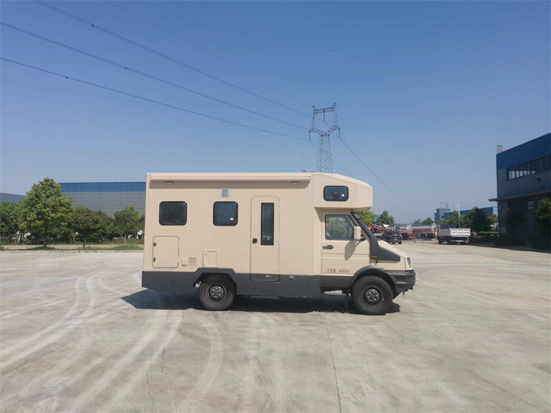 依維柯2056四驅(qū)硬派房車