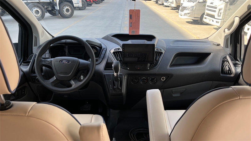 福特中軸中頂汽油房車