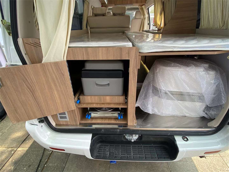 金旅海獅短軸中頂B型房車