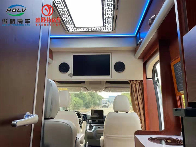 大通V90房車暑假出游標(biāo)配