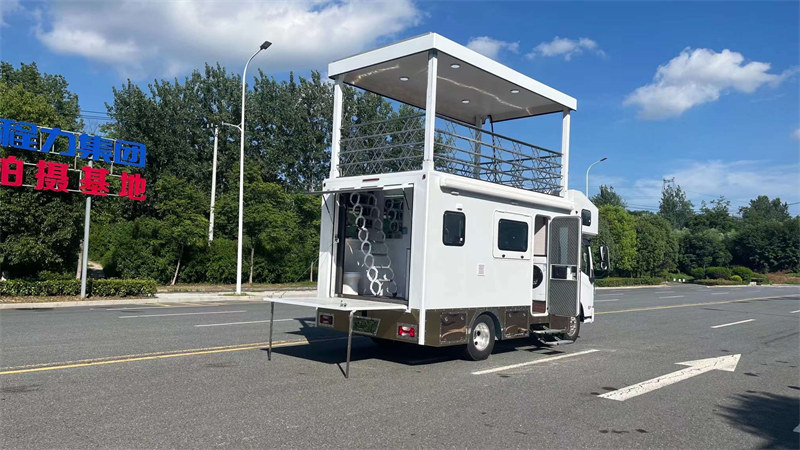 躍進(jìn)H500輕卡房車(chē)遙控升降頂