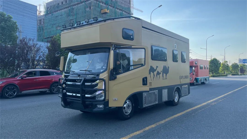 上汽躍進H500硬派升降頂房車