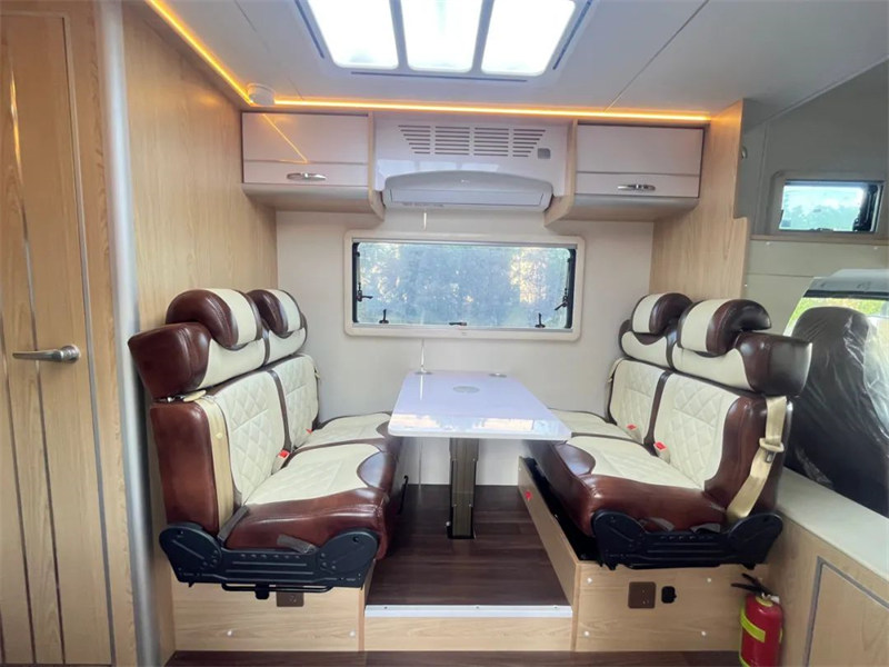 上汽躍進(jìn)H500硬派升降頂房車