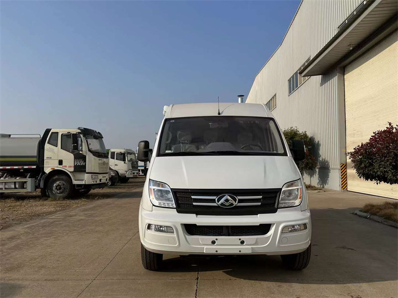 大通V80短軸低頂中頂房車圖片
