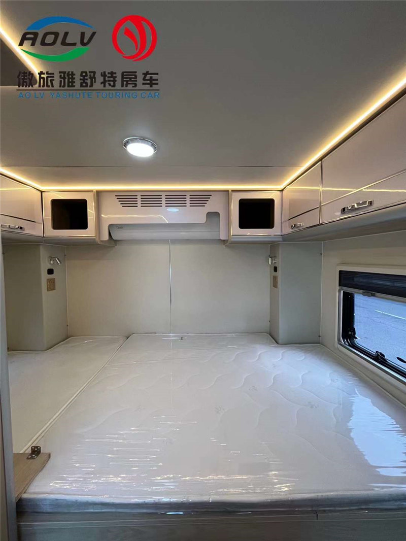 解放領(lǐng)途升降頂房車(chē)熱銷中