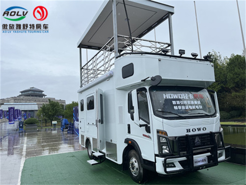 重汽豪沃升降頂冰淇淋房車
