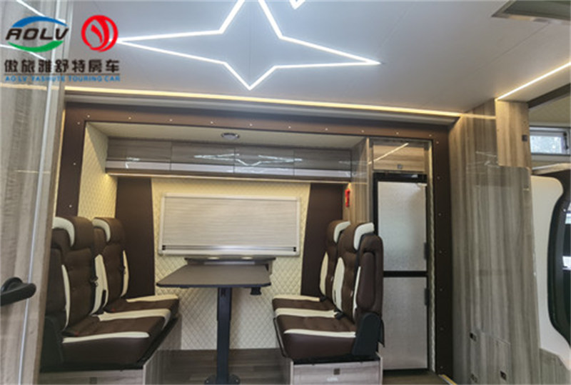 解放領(lǐng)途升降頂房車