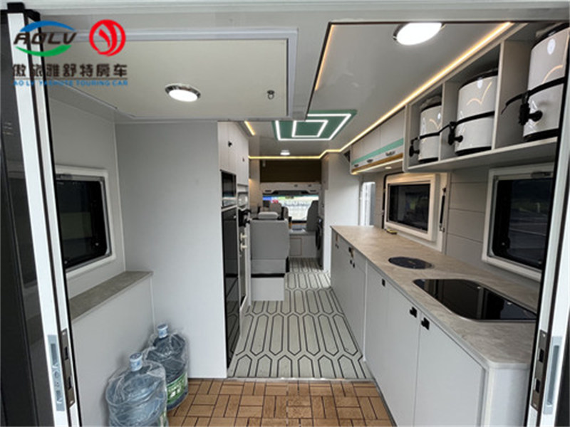 重汽豪沃升降頂冰淇淋房車