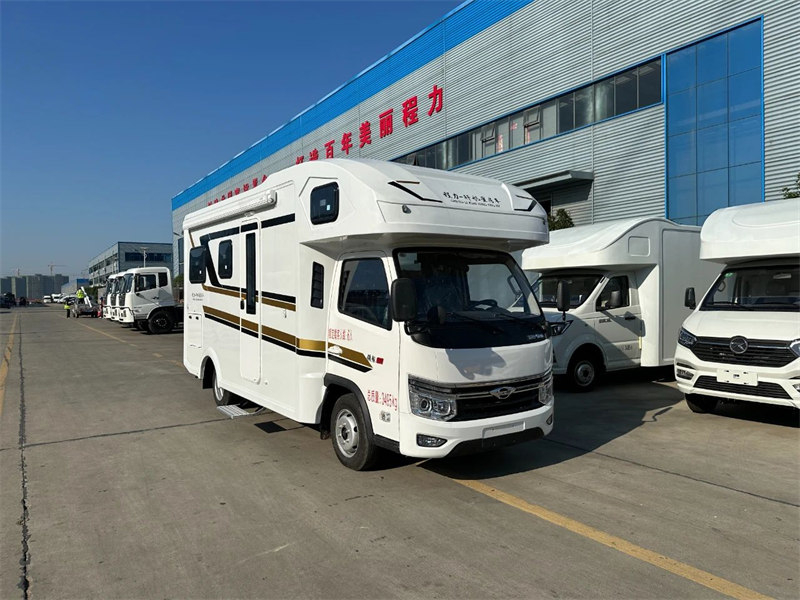 福田領(lǐng)航S1房車自動擋旅行更輕松廠家直銷