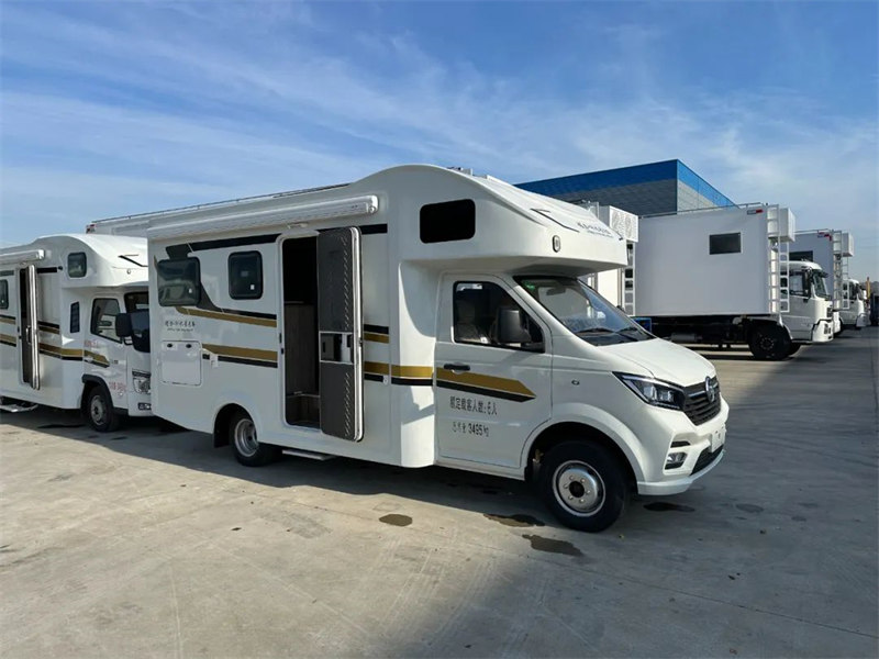 凱馬C型房車四輛（手動(dòng)擋）全新房車全款價(jià)格